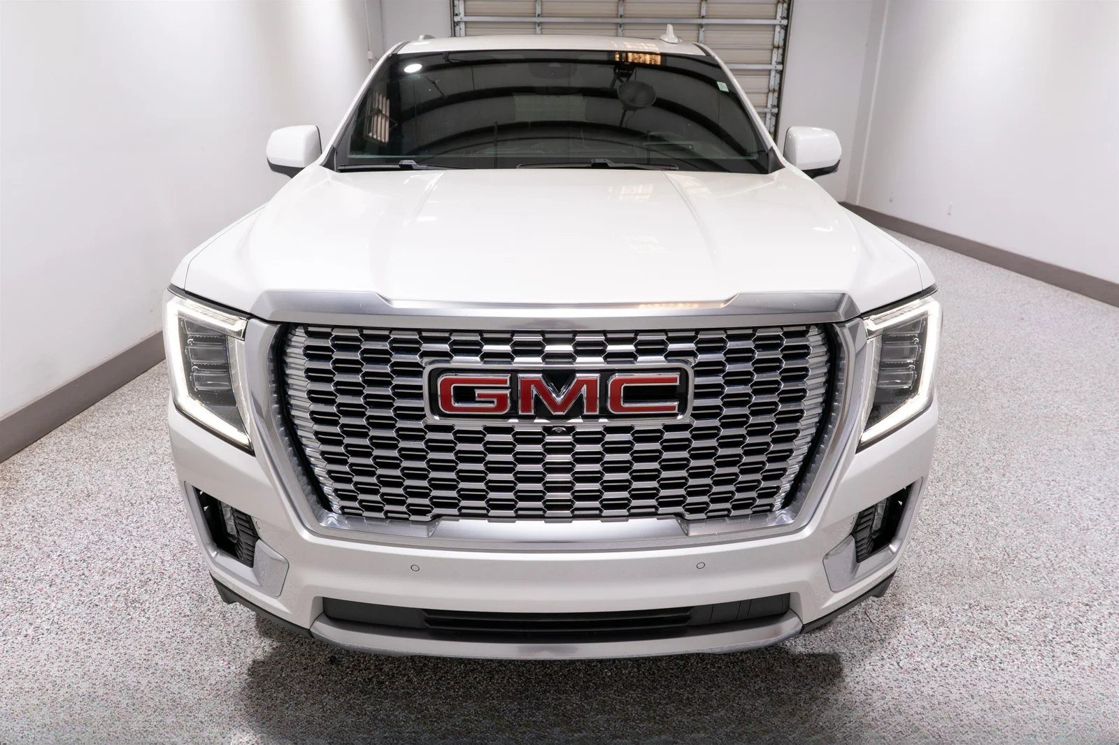2024 GMC Yukon Denali - 3