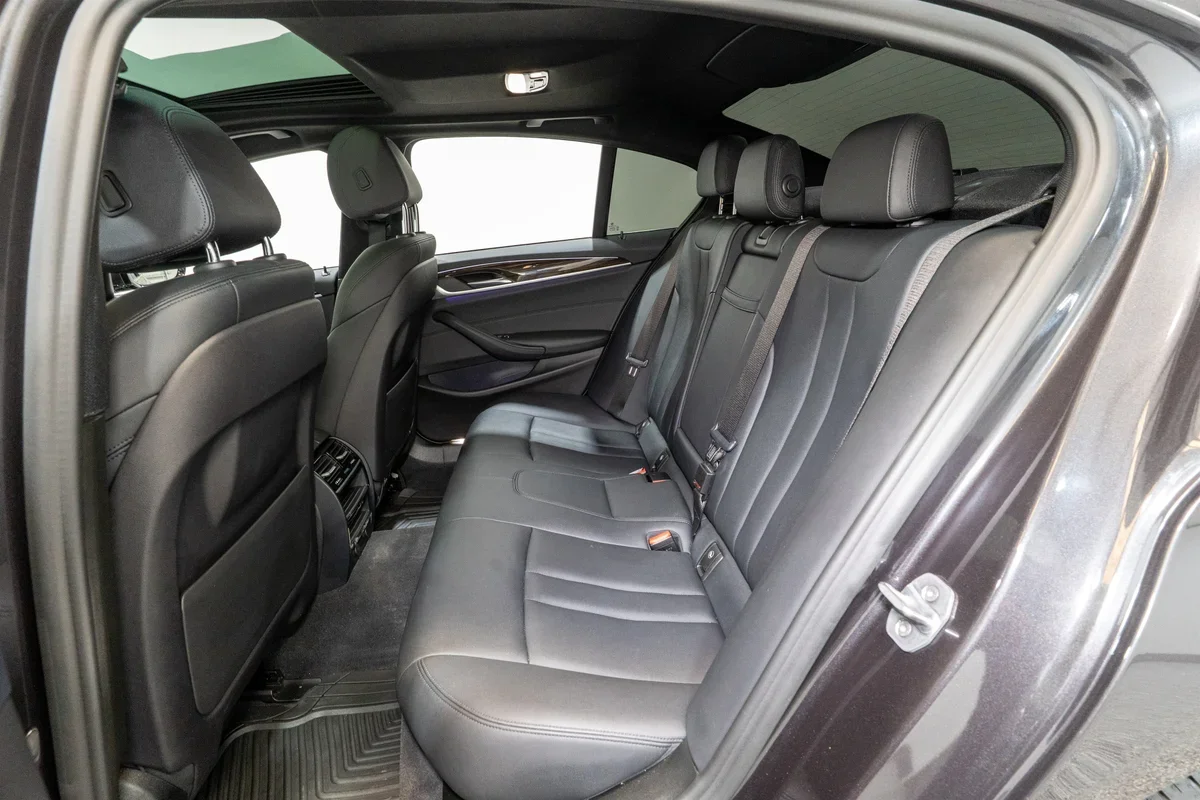 2019 BMW 5 Series 530i xDrive - 11