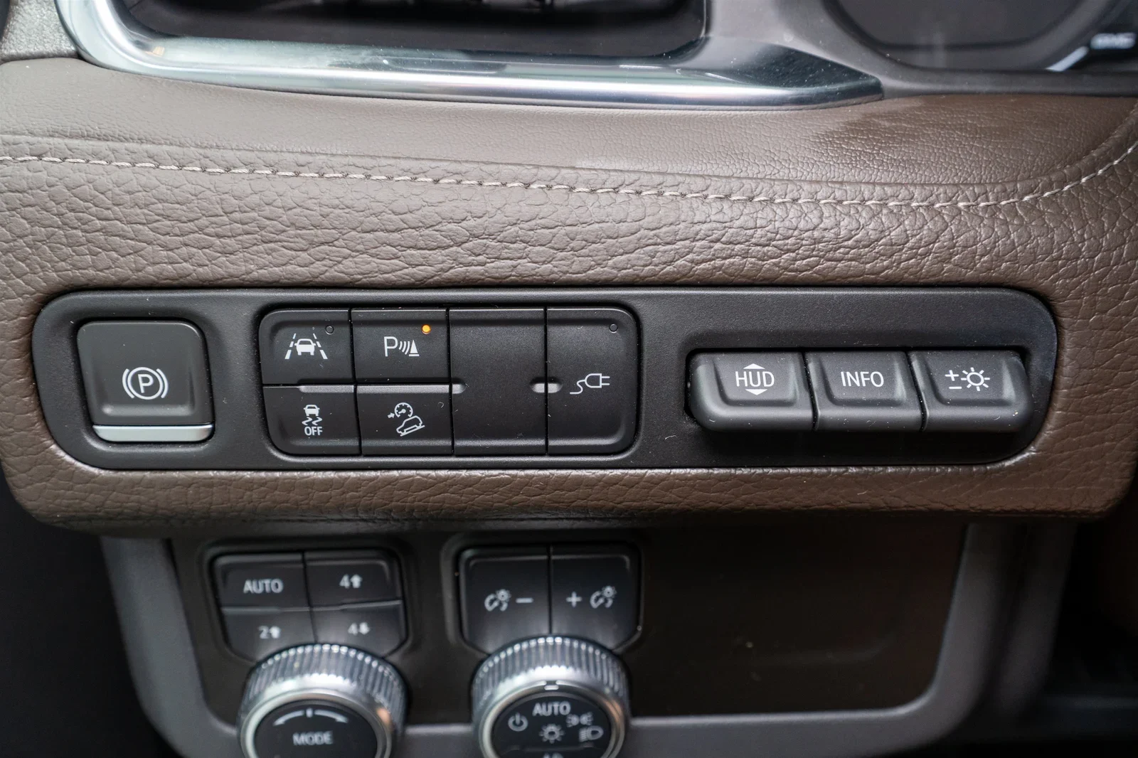 2021 GMC Yukon Denali - 24