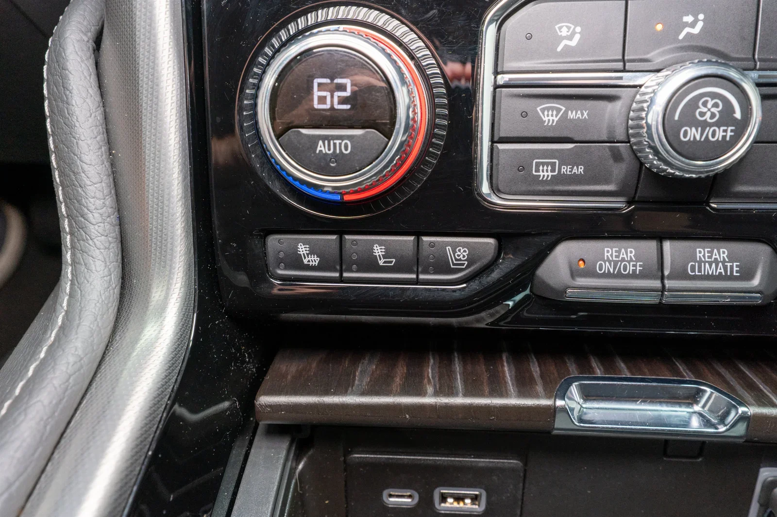 2021 GMC Yukon Denali - 16