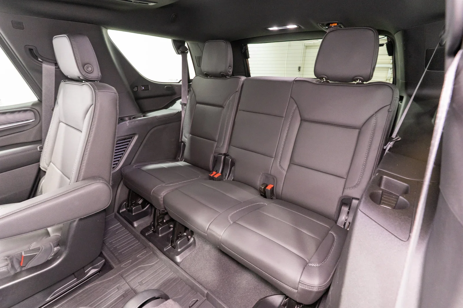 2024 GMC Yukon Denali - 27
