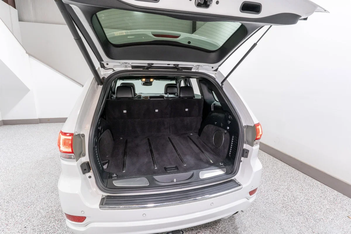 2017 Jeep Grand Cherokee Overland - 9