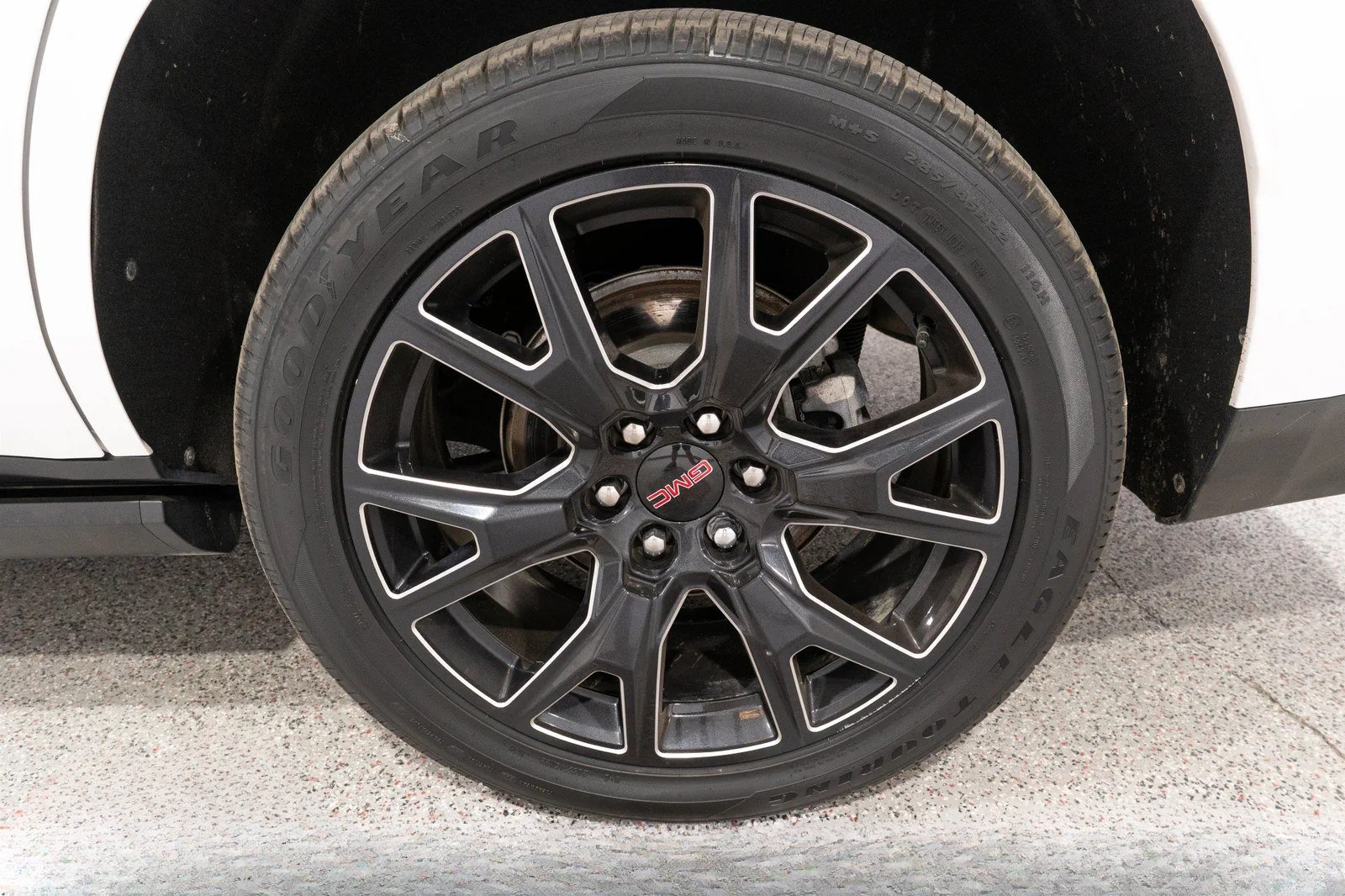 2024 GMC Yukon Denali - 29