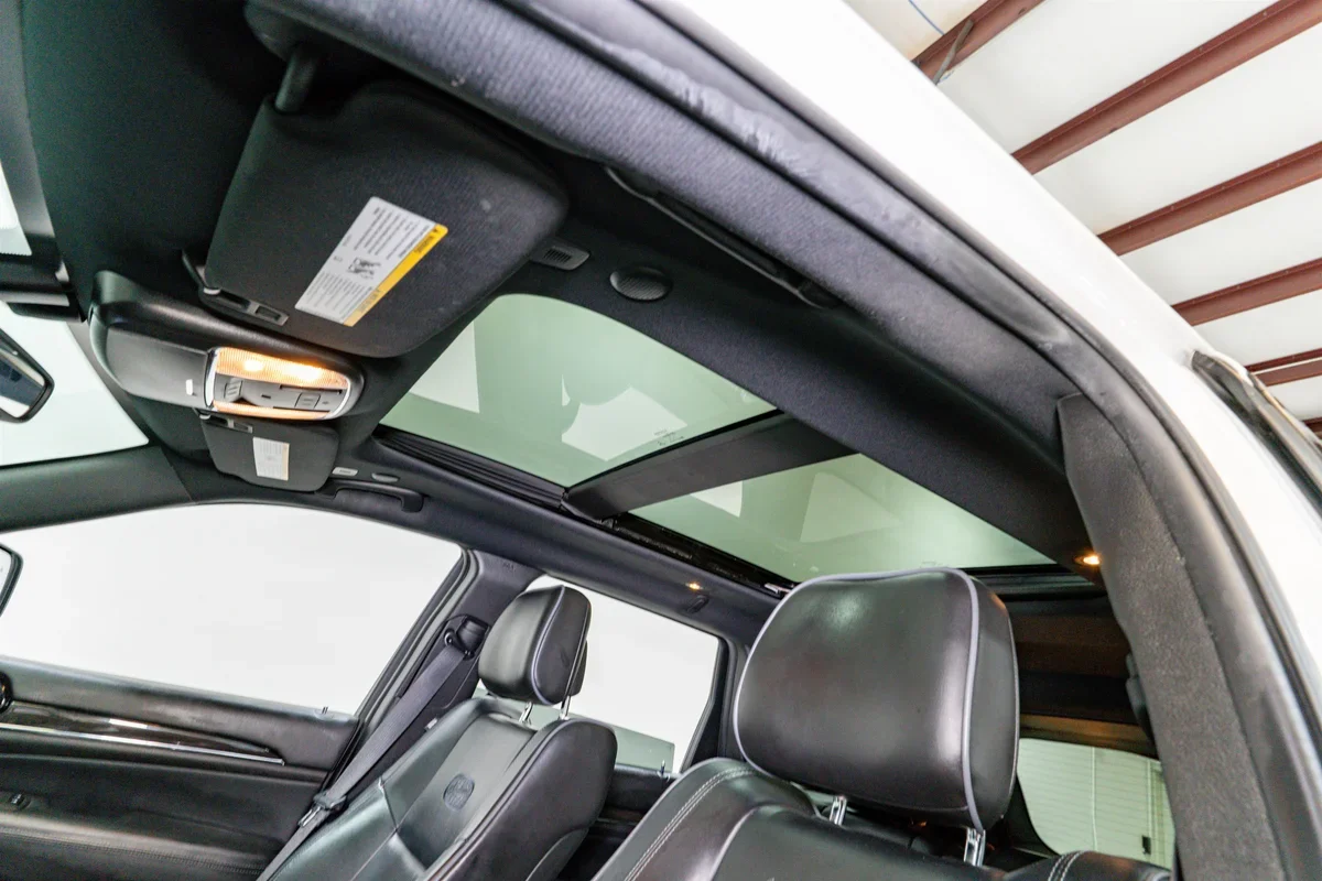 2020 Jeep Grand Cherokee Overland - 10