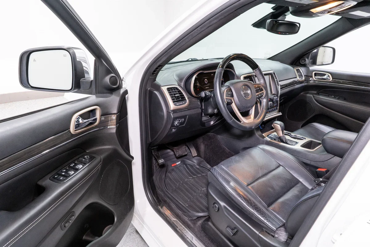 2017 Jeep Grand Cherokee Overland - 10