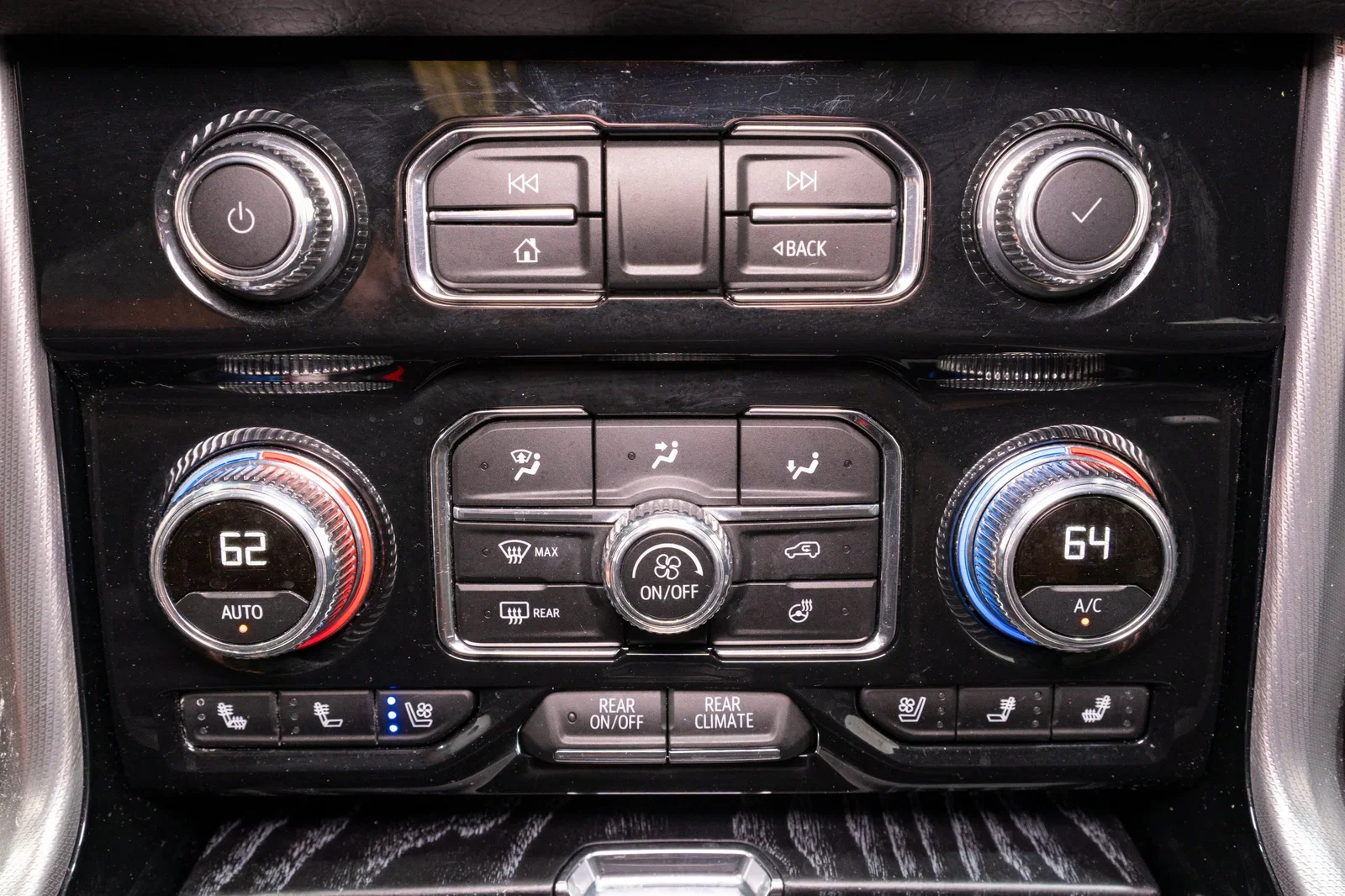 2024 GMC Yukon Denali - 17