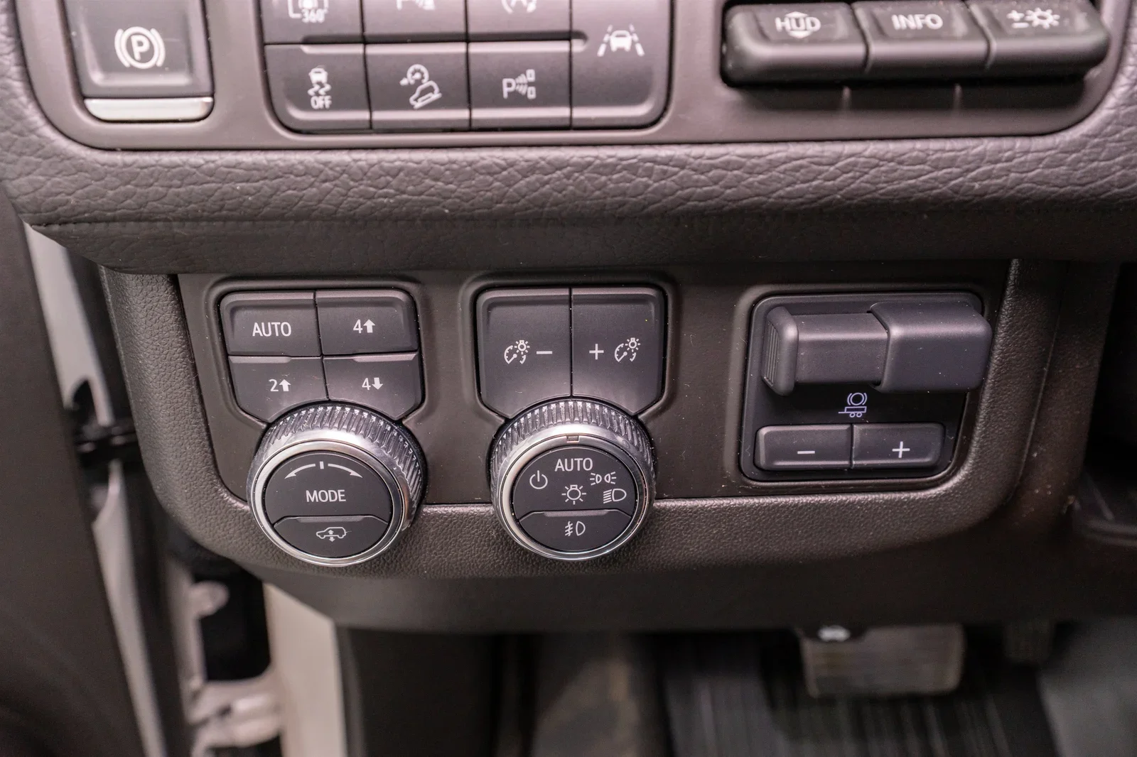 2024 GMC Yukon Denali - 24