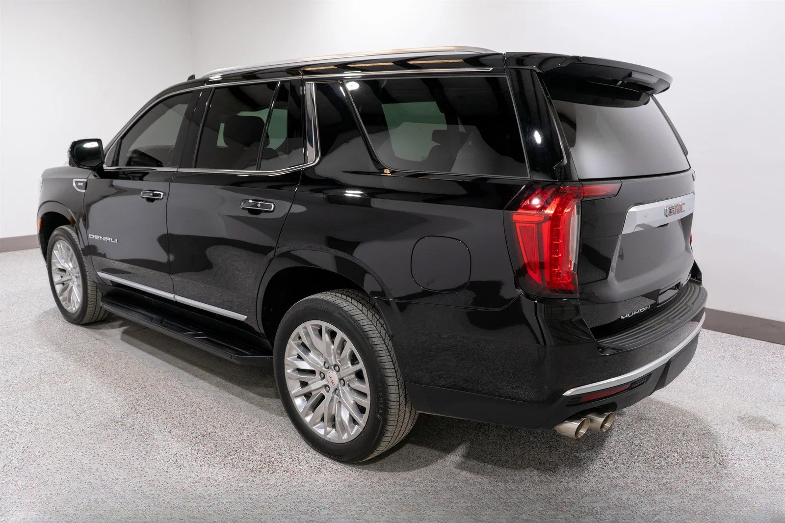 2023 GMC Yukon Denali - 3