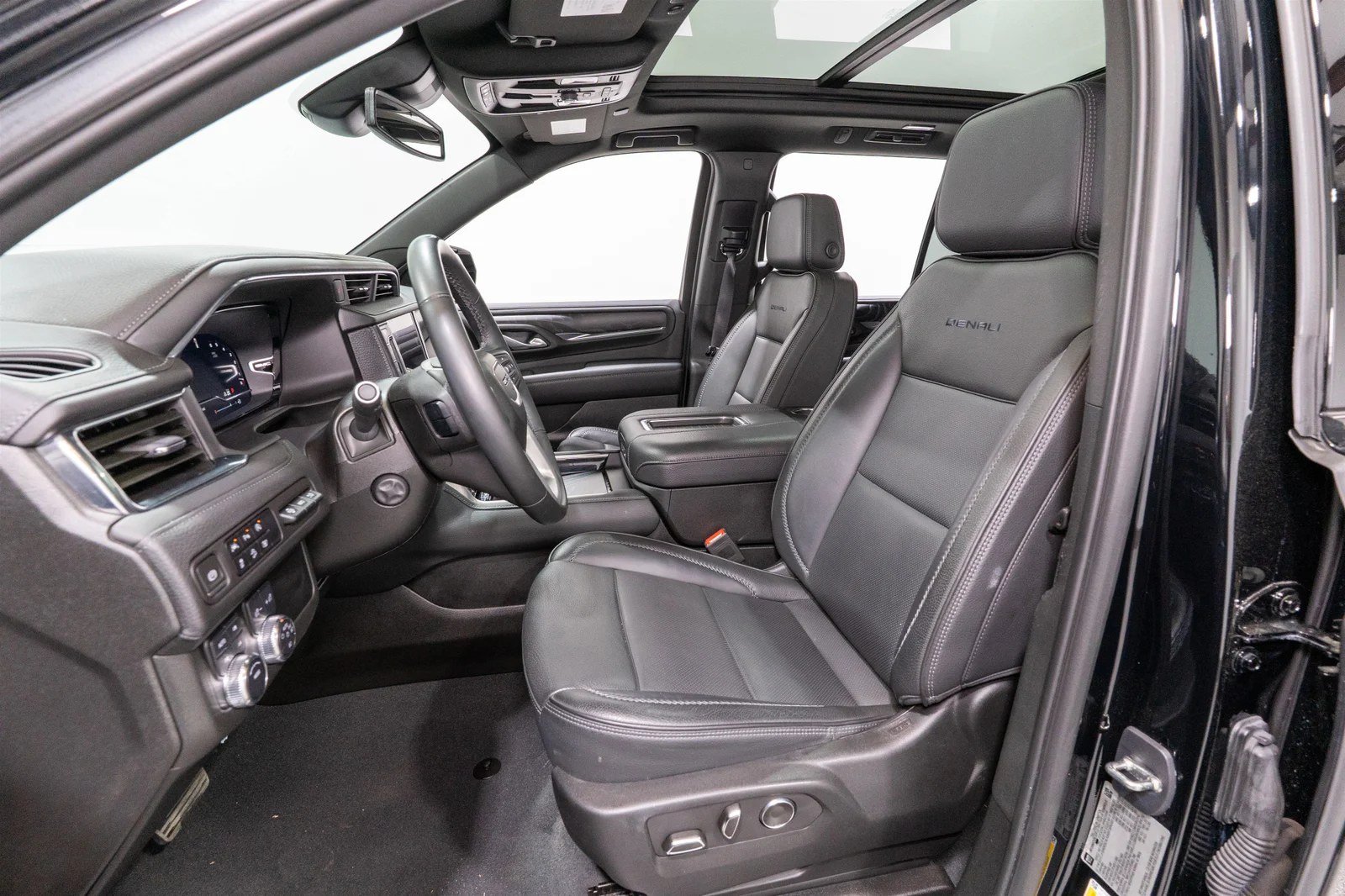 2023 GMC Yukon Denali - 15