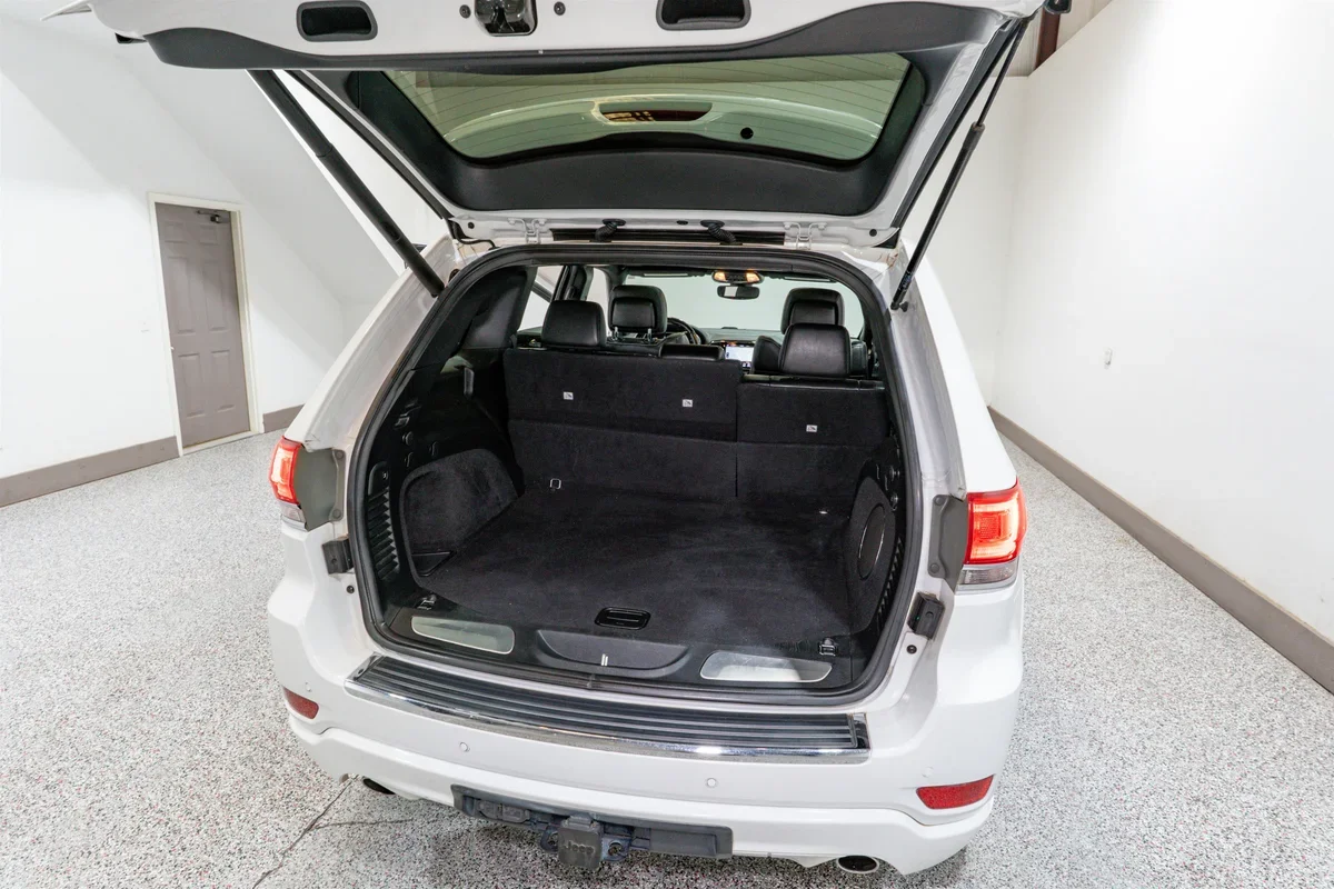 2020 Jeep Grand Cherokee Overland - 6