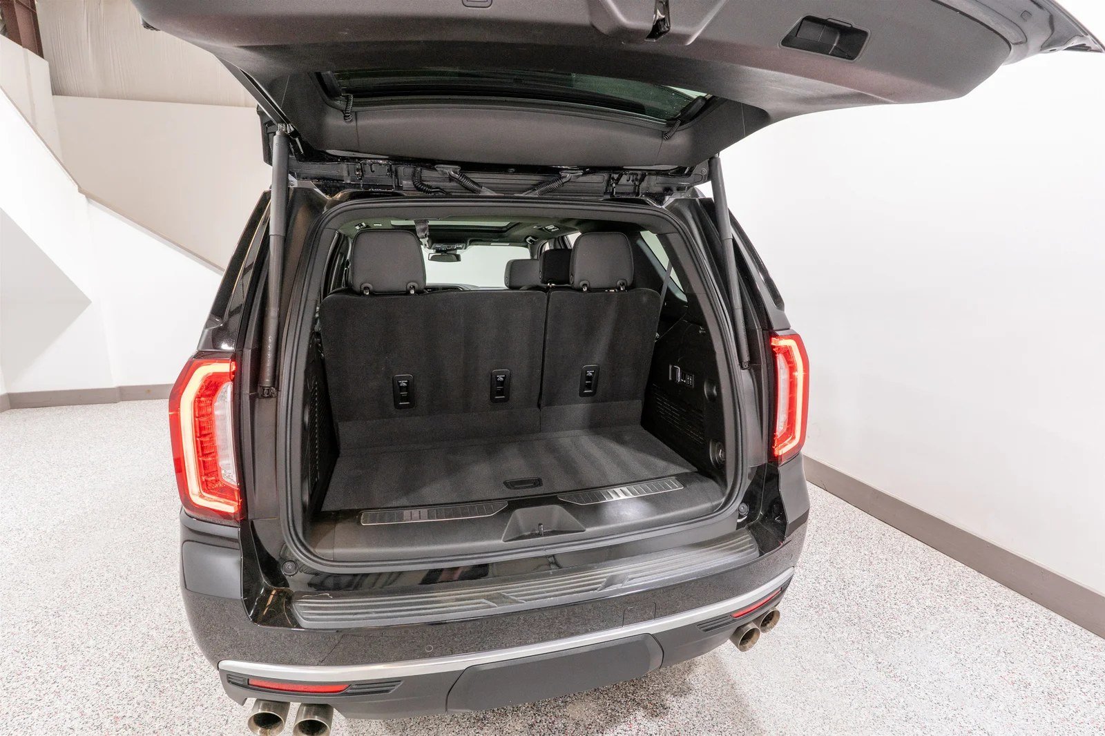 2023 GMC Yukon Denali - 33