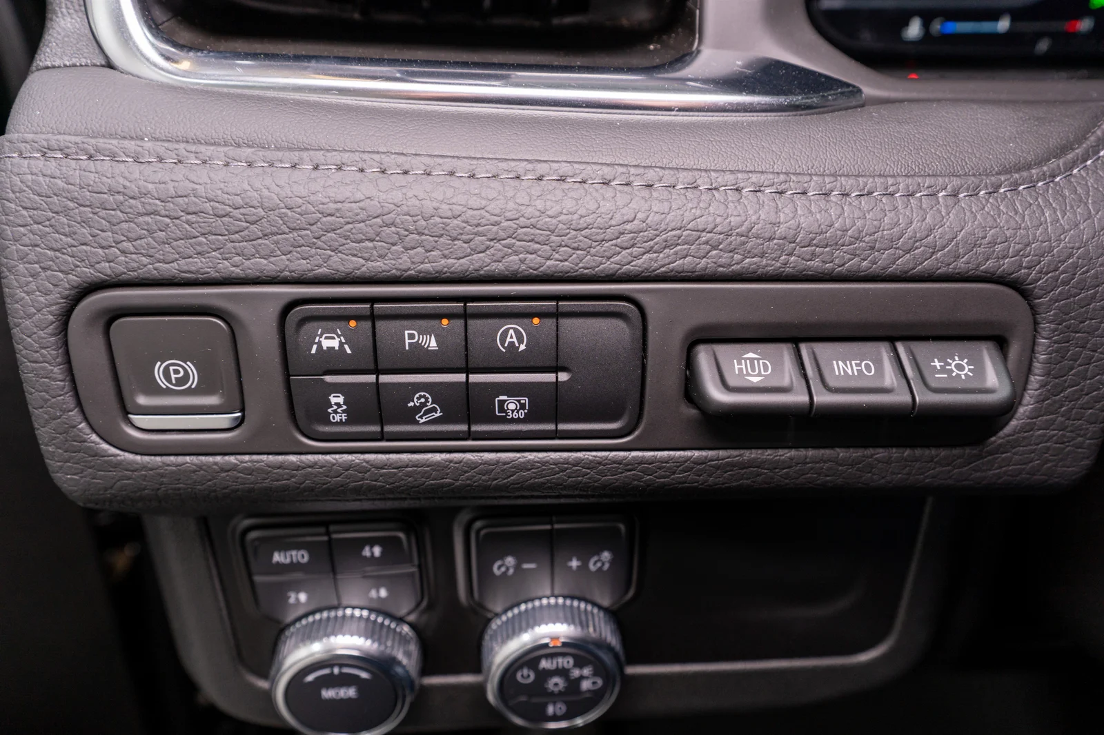 2023 GMC Yukon Denali - 29