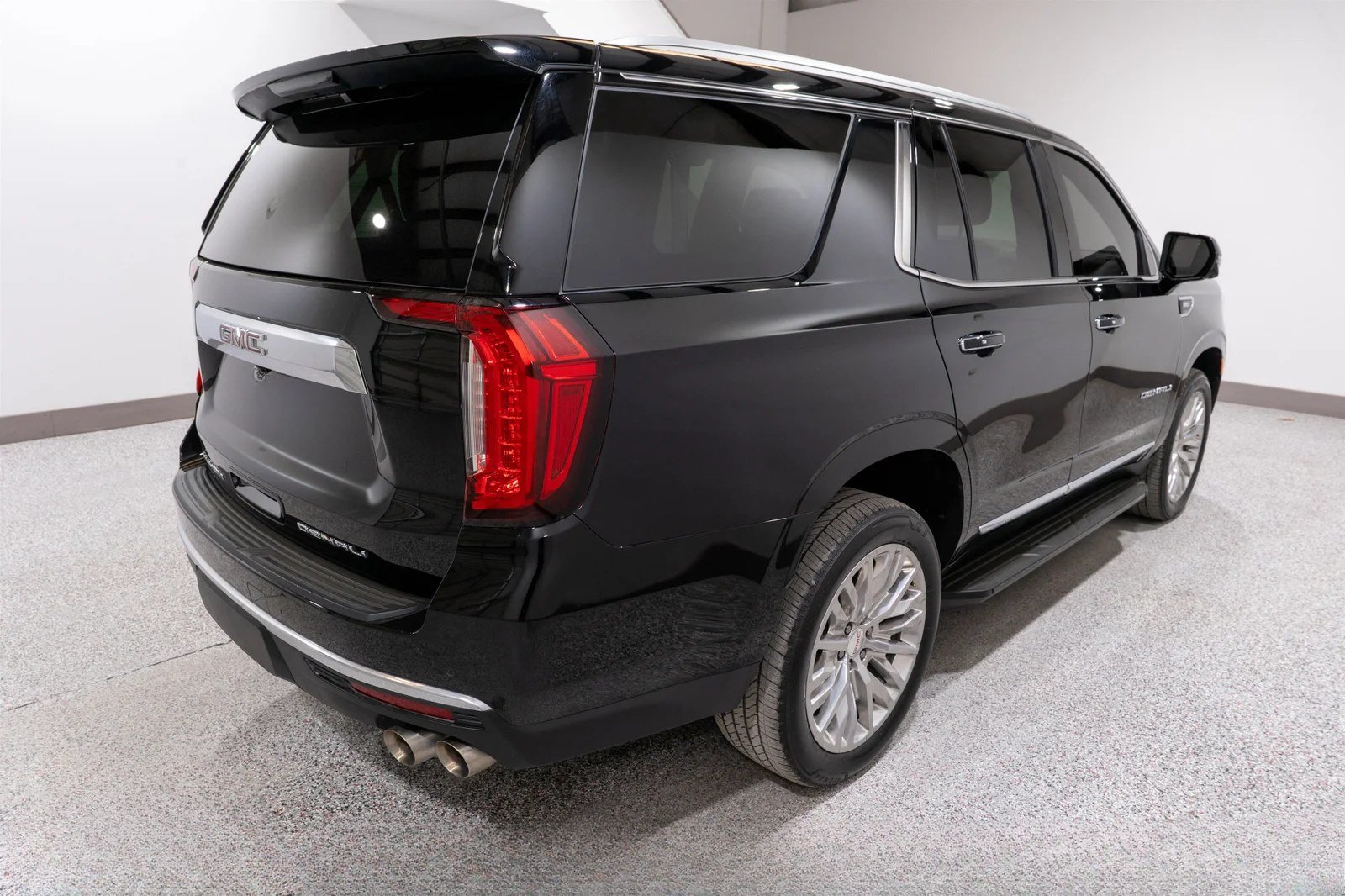 2023 GMC Yukon Denali - 5