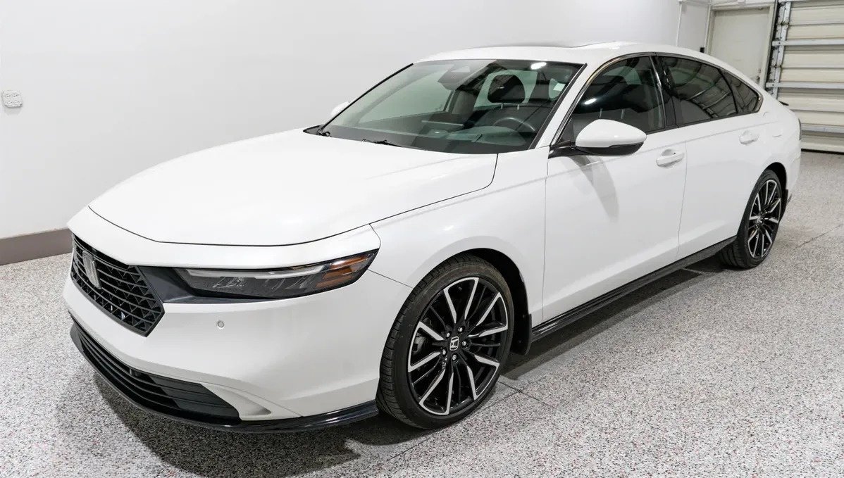 2023 Honda Accord Hybrid Touring - 1