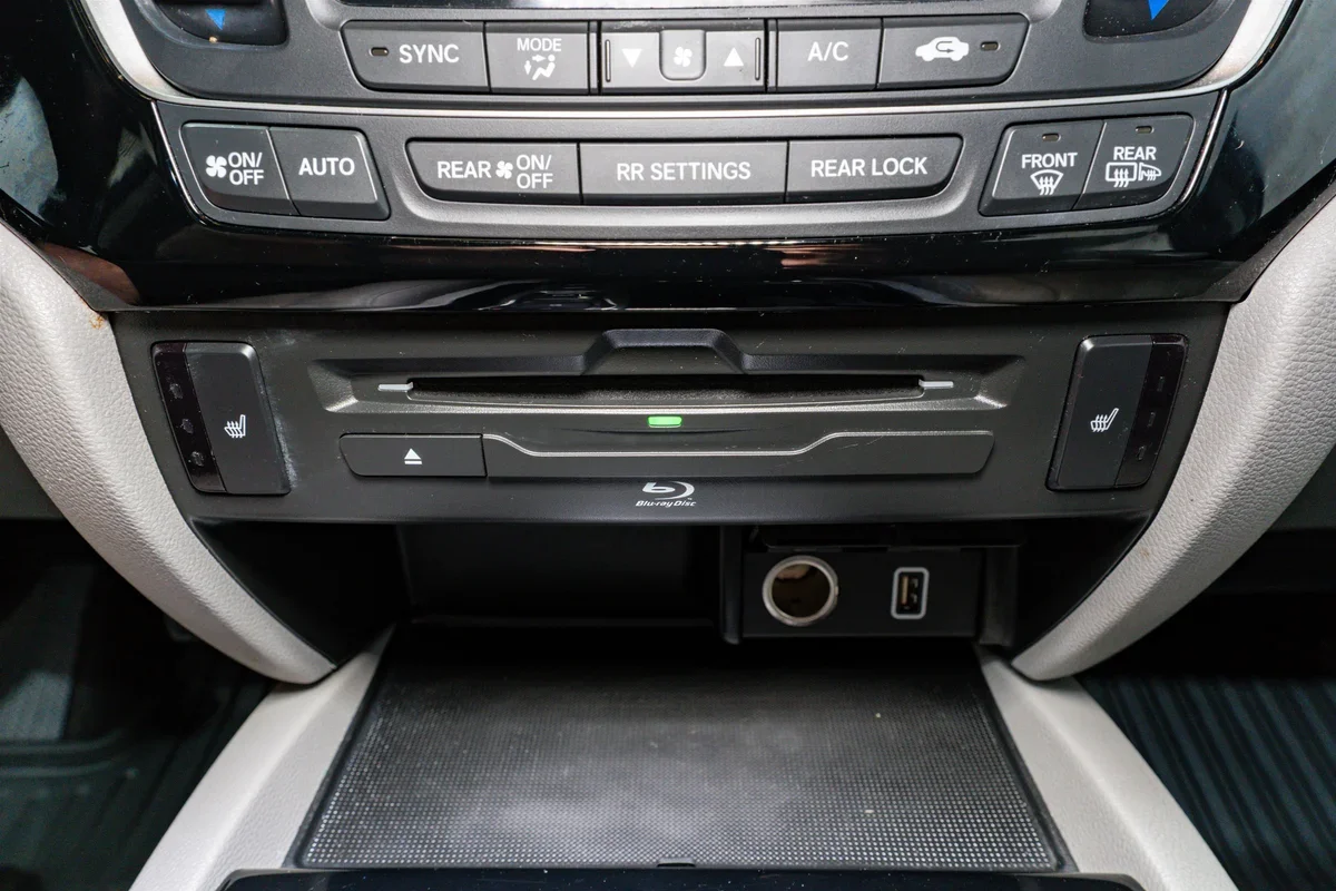 2019 Honda Pilot Touring 8 Passenger - 25