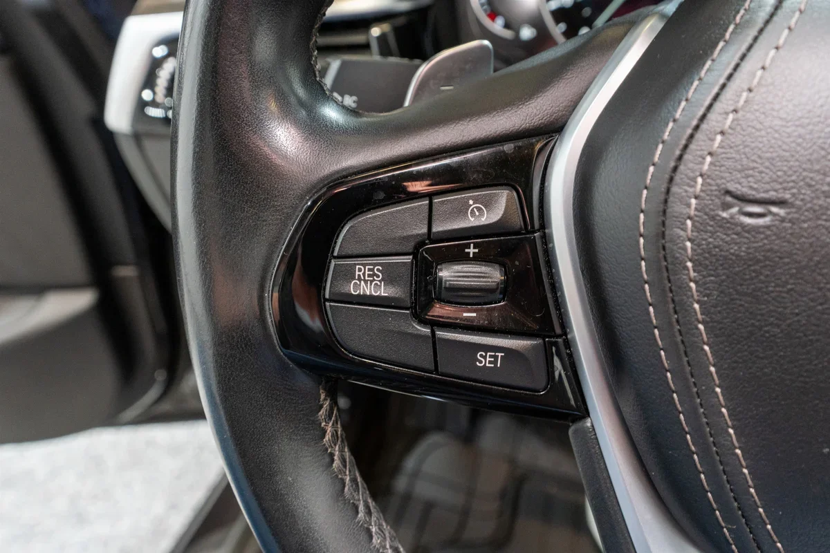 2019 BMW 5 Series 530i xDrive - 13