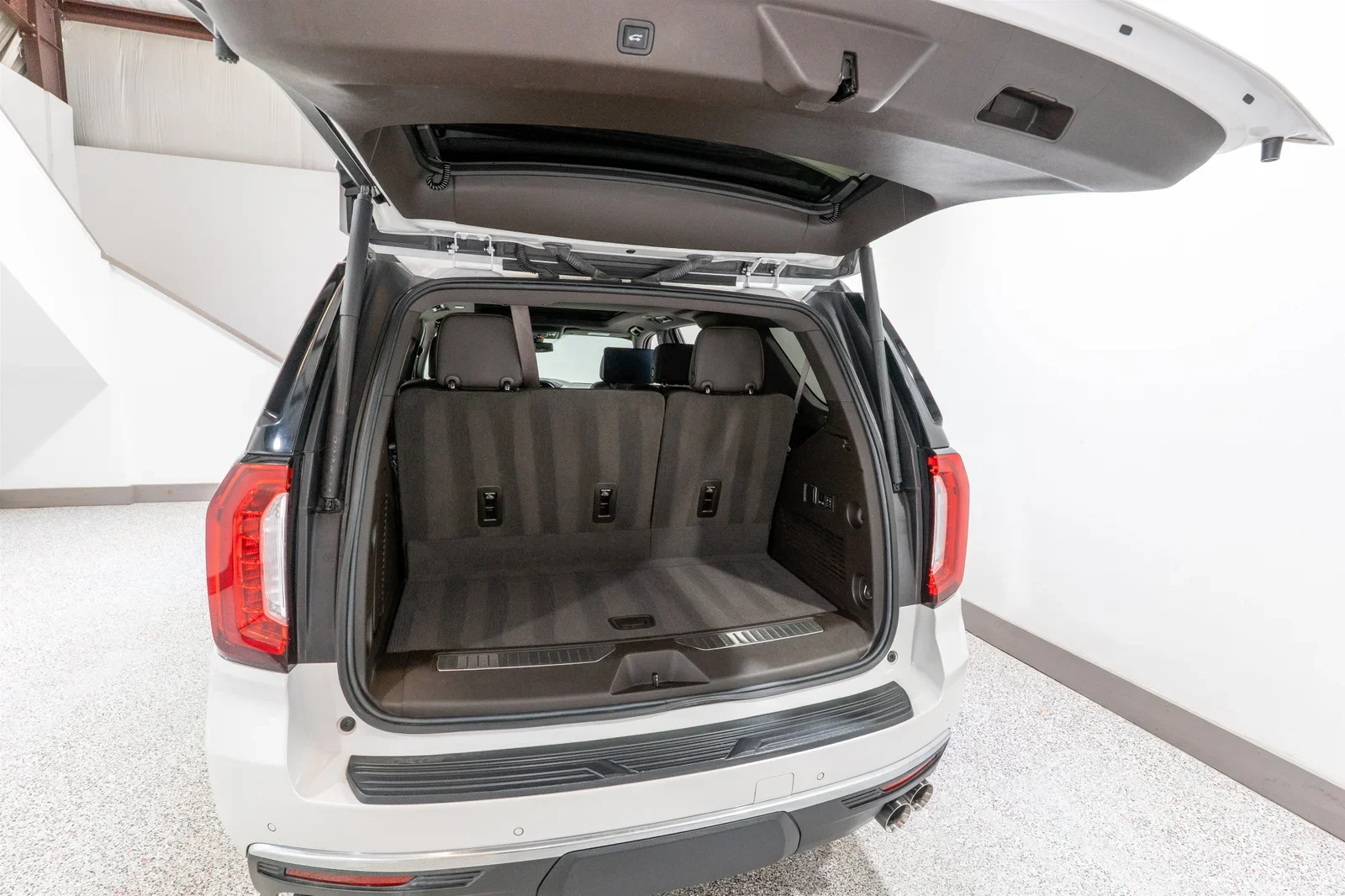 2021 GMC Yukon Denali - 25