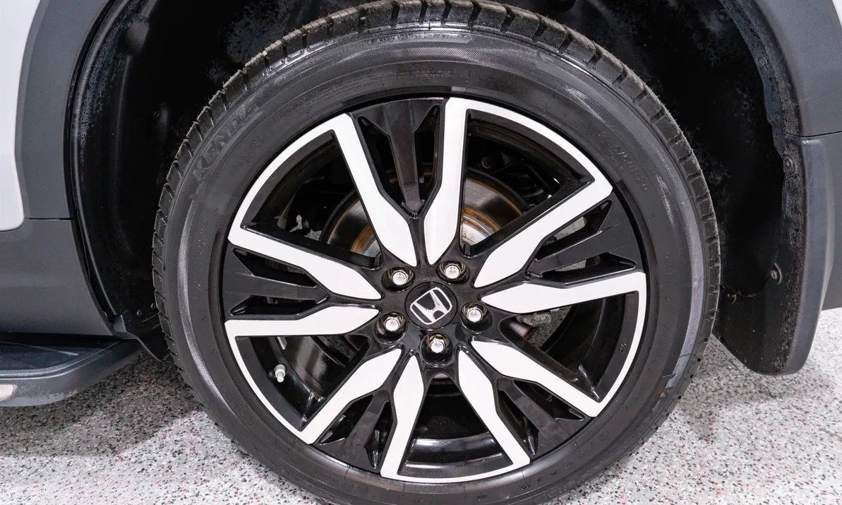 2019 Honda Pilot Touring 8 Passenger - 32