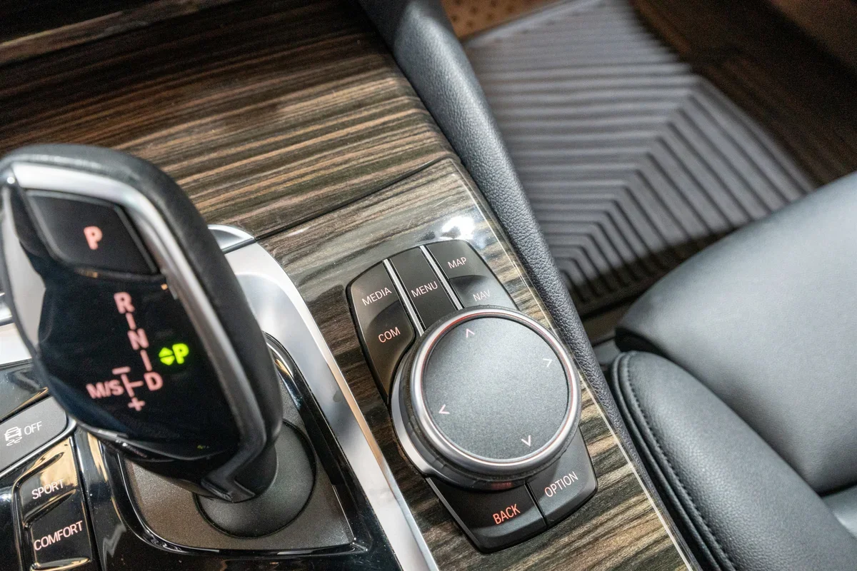 2019 BMW 5 Series 530i xDrive - 17