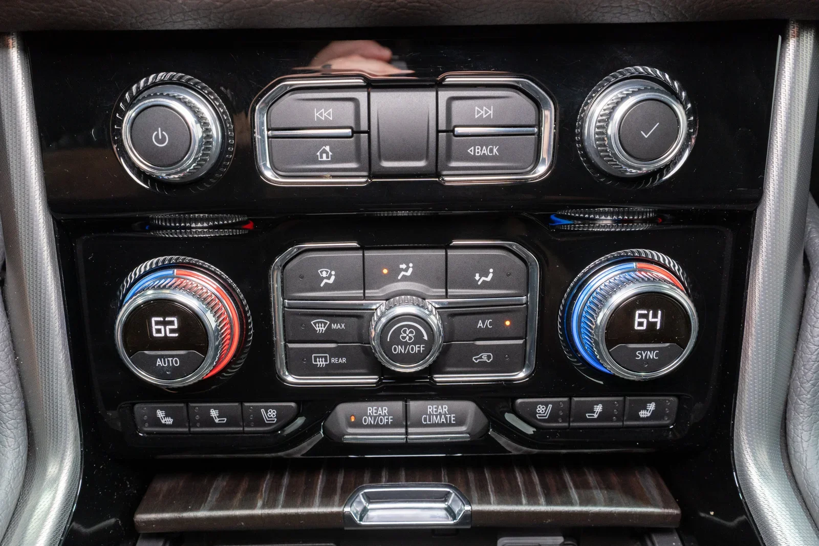 2021 GMC Yukon Denali - 15