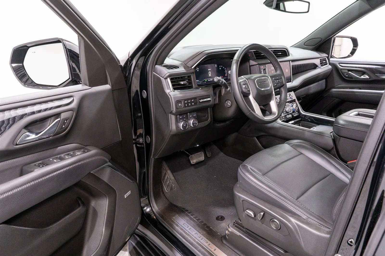 2023 GMC Yukon Denali - 11