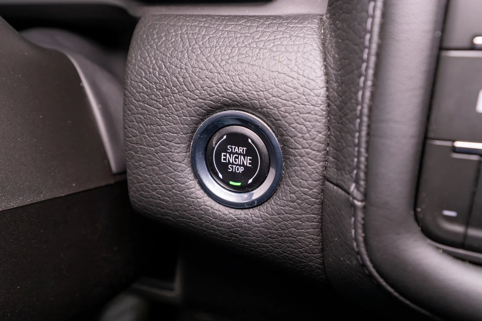 2023 GMC Yukon Denali - 28