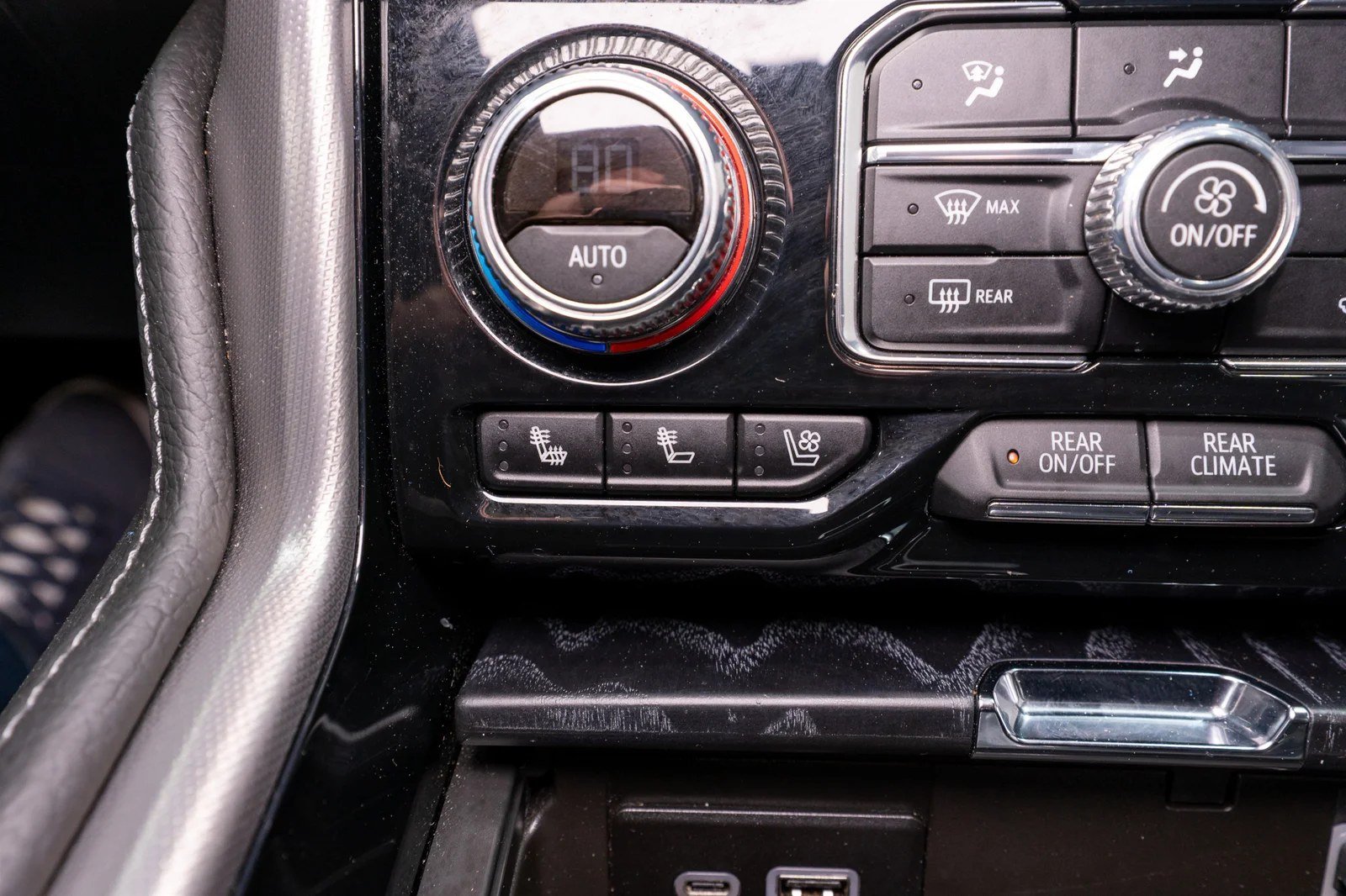 2023 GMC Yukon Denali - 22