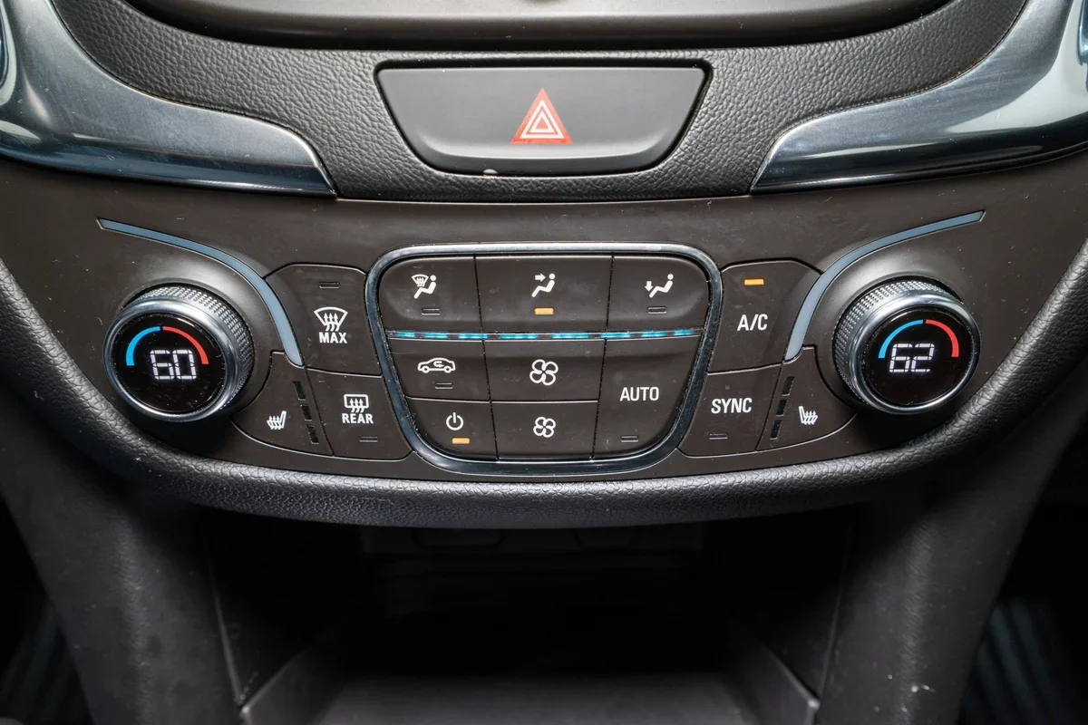 2018 Chevrolet Equinox LT - 19