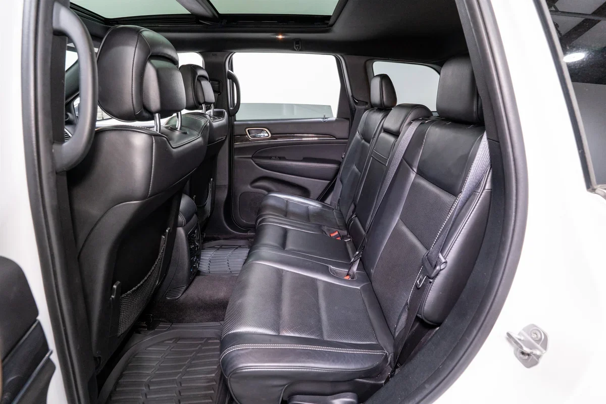 2017 Jeep Grand Cherokee Overland - 14