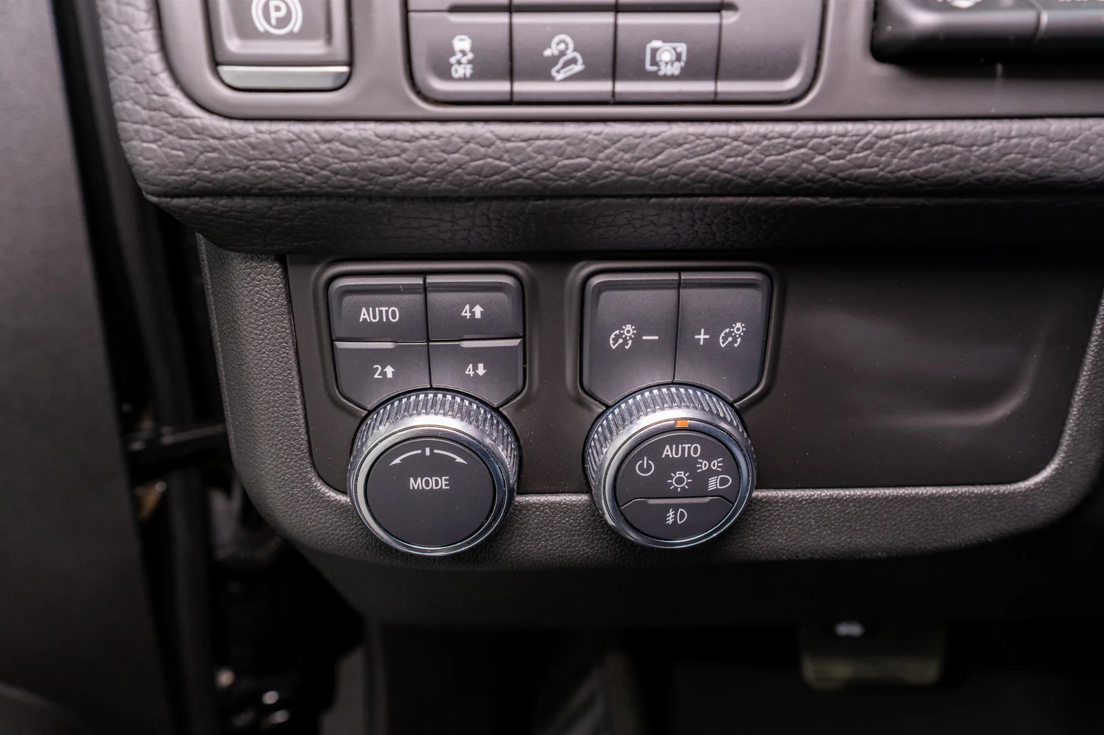 2023 GMC Yukon Denali - 30