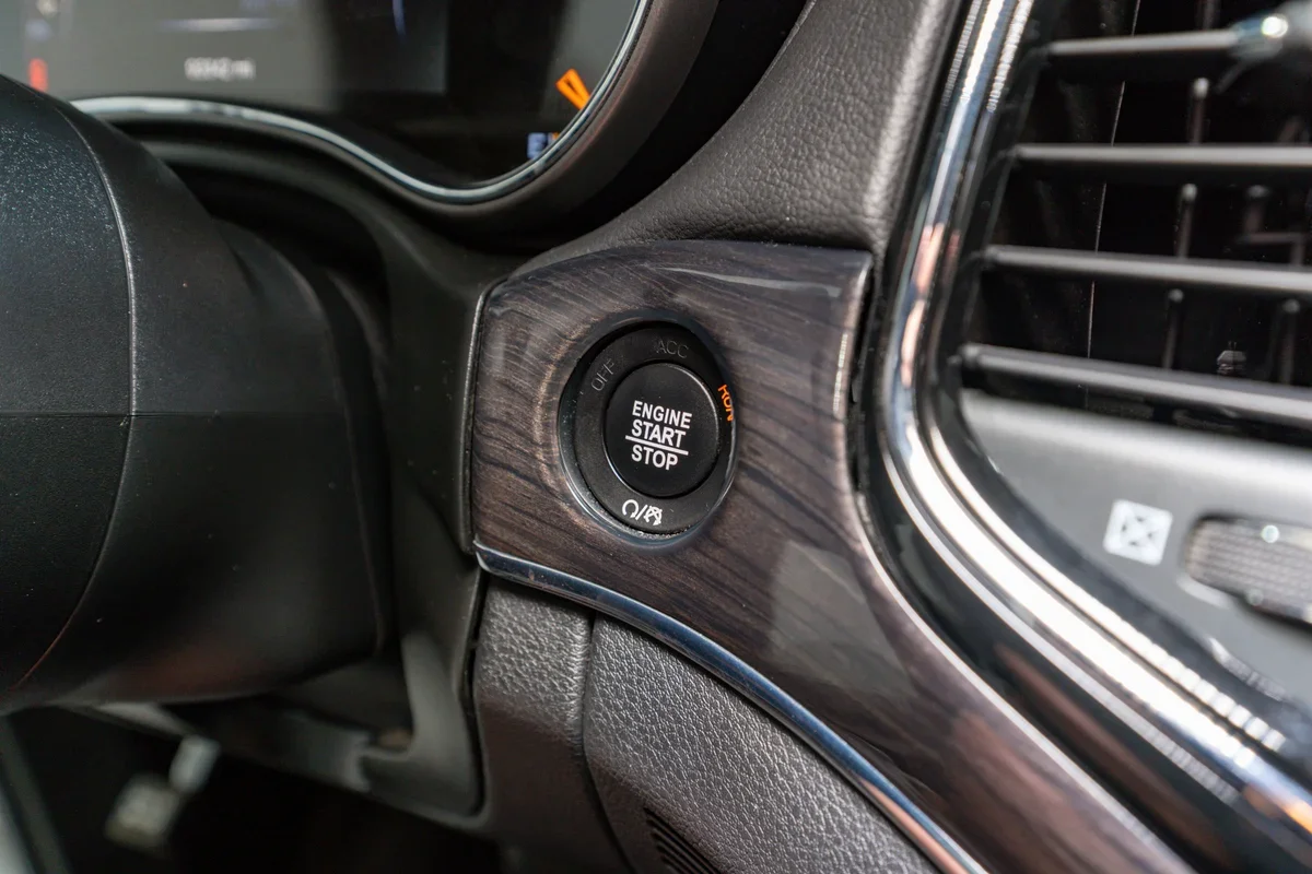 2020 Jeep Grand Cherokee Overland - 21